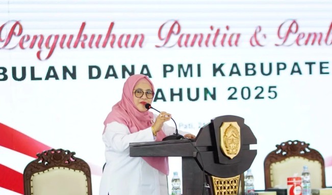 Atik Kusdarwati dalam acara PMI Kabupaten Pati. [Instagram @humaspati]